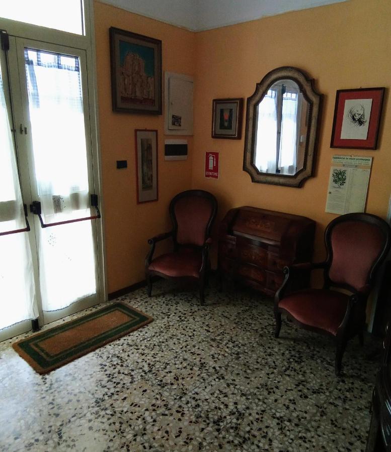 B&B Fenice Barocca เลชเช ภายนอก รูปภาพ